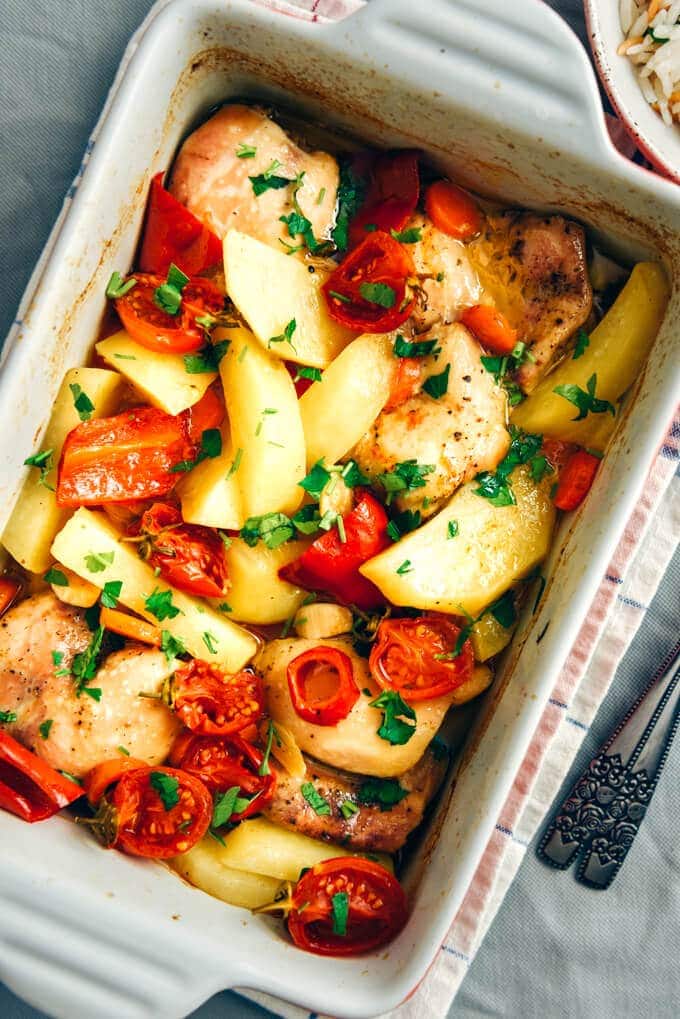 Roasted chicken and vegetables. Super easy to make. Satisfyng for everyone in the family. #chickenrecipe #bakedchicken #roastchickenandvegetables 用砂锅炖蔬菜烤鸡狗万正规品牌