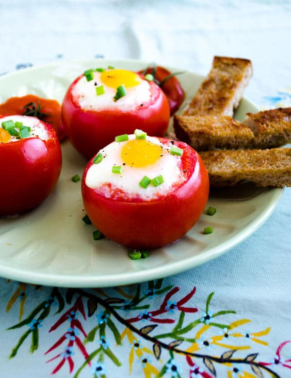 #Egg Stuffed Tomatoes 鸡蛋番茄