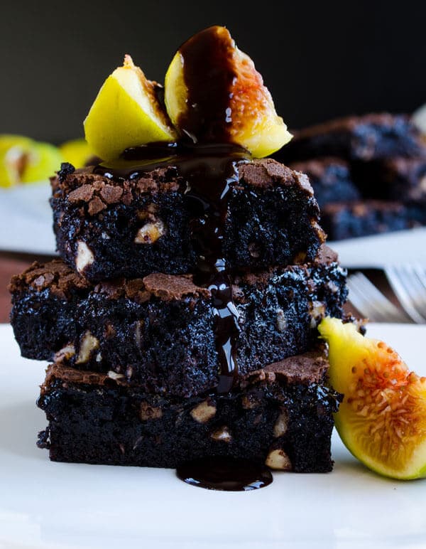 Chocolate Fudge Brownies with Figs | #chocolate #brownies #figs #dessert 无花果巧克力软糖布朗尼| #巧克力#布朗尼#无花果#甜点