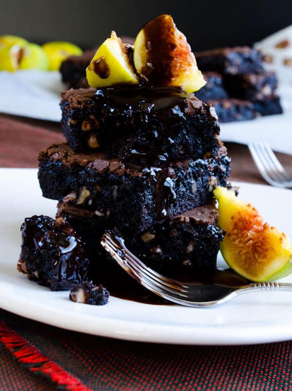 Chocolate Fudge Brownies with Figs | #chocolate #brownies #figs #dessert 无花果巧克力软糖布朗尼| #巧克力#布朗尼#无花果#甜点