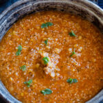 扁豆和碾碎性汤与riend mint和chili |giverecipe.com |#soup #lentil #bulgur #driedmint #winter