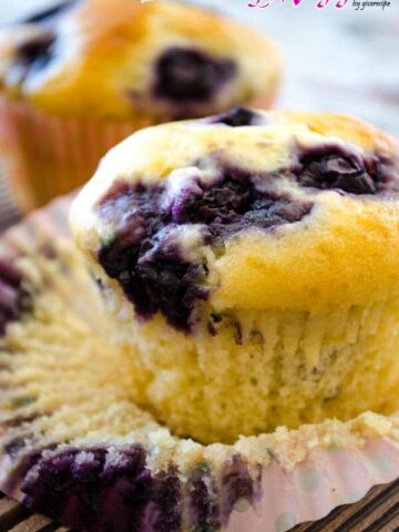 Easy Blueberry Muffins |giverecipe.com |#muffins #blueberry #blueberries #dessert #baking