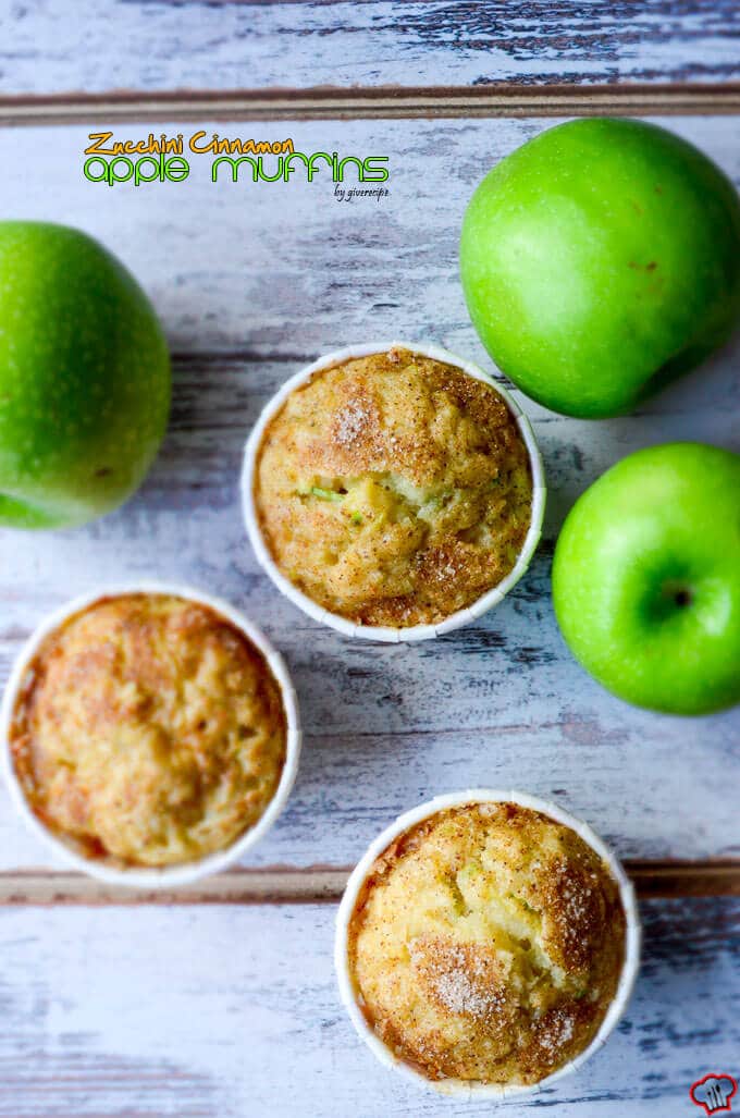 Zucchini Apple Cinnamon Muffins with cinnamon sugar topping. Wonderfully moist thanks to zucchini, applesauce, grated apple and yogurt. Perfect on the go breakfast in fall! #zucchinirecipes #applecinnamonmuffins #fallbaking #zucchinimuffins 西葫芦肉桂苹果松饼配史密斯奶奶苹果