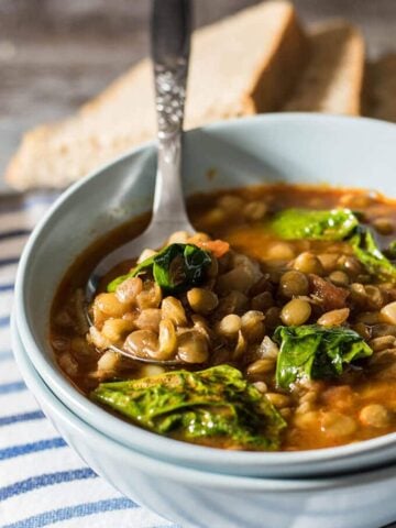 Looking for an easy yet very satisfying meatless meal for chilly days? Try this very comforting lentil and spinach soup! - giverecipe.com