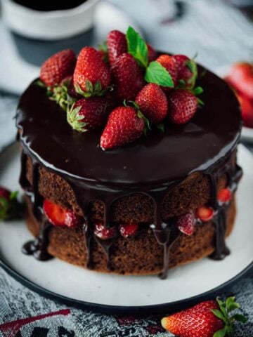 Strawberry chocolate cake with chocolate ganache