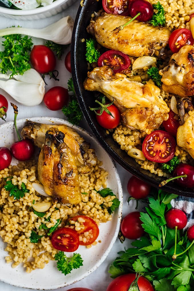 Pan Fried Chicken Wings with Bulgur is a satisfying Mediterranean-inspired dish with minimum washing up. It makes a perfect weeknight dinner. #chickenwings #panfriedchicken #chickenrecipe 平底锅煎鸡翅多久