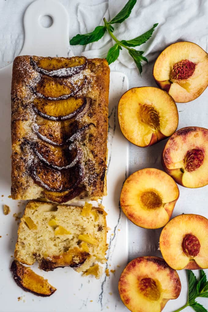 Peach Bread with Walnuts is wonderfully moist and flavorful thanks to fresh peach chunks and cinnamon on its top. #peach #loafcake #peachrecipe #peachbread 白底桃块蛋糕