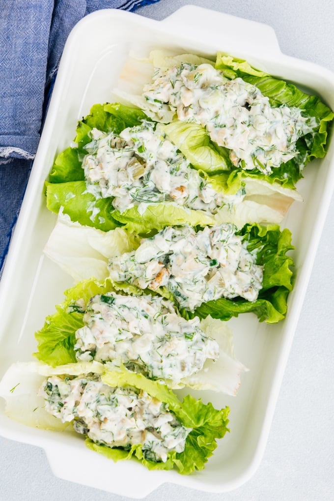 Low carb chicken salad recipe with herbs and walnuts makes a satisfying lunch with lettuce leaves. So easy to make! #chickensalad #lowcarbsalad #lowcarbchickensalad 低碳水化合物鸡肉沙拉生菜卷