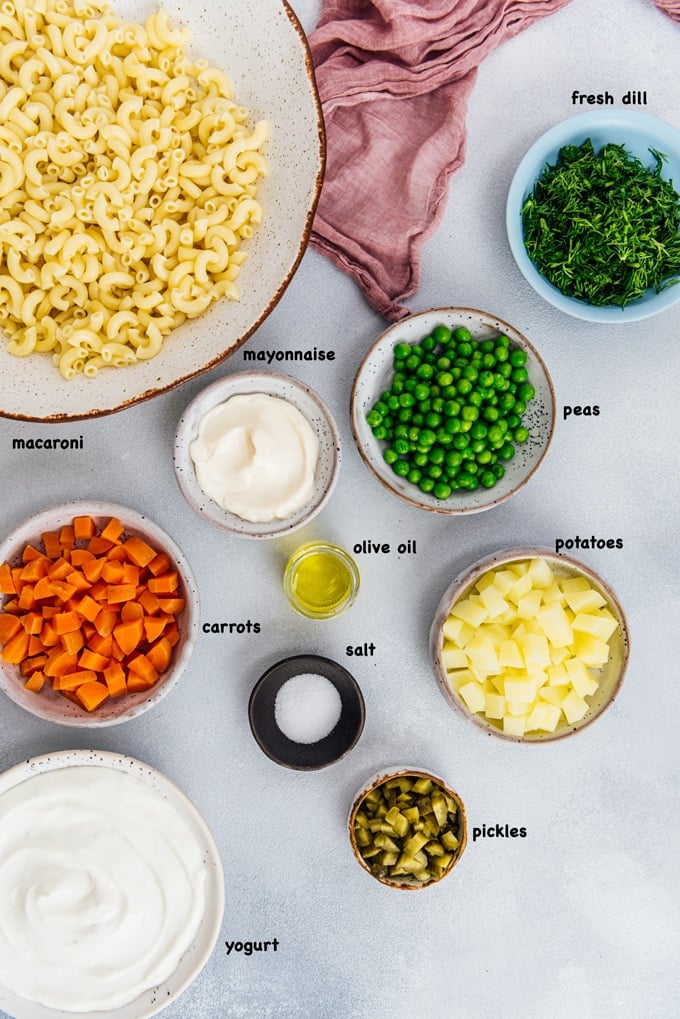Turkish Macaroni Salad with vegetables, pickles and pasta. With a light and tangy mayo-yogurt dressing. It carries your picnics, potlucks and parties to perfection. #pastasalad #macaronisalad #vegetarianpastasalad #pastasaladdressing 通心粉沙拉食谱配料图