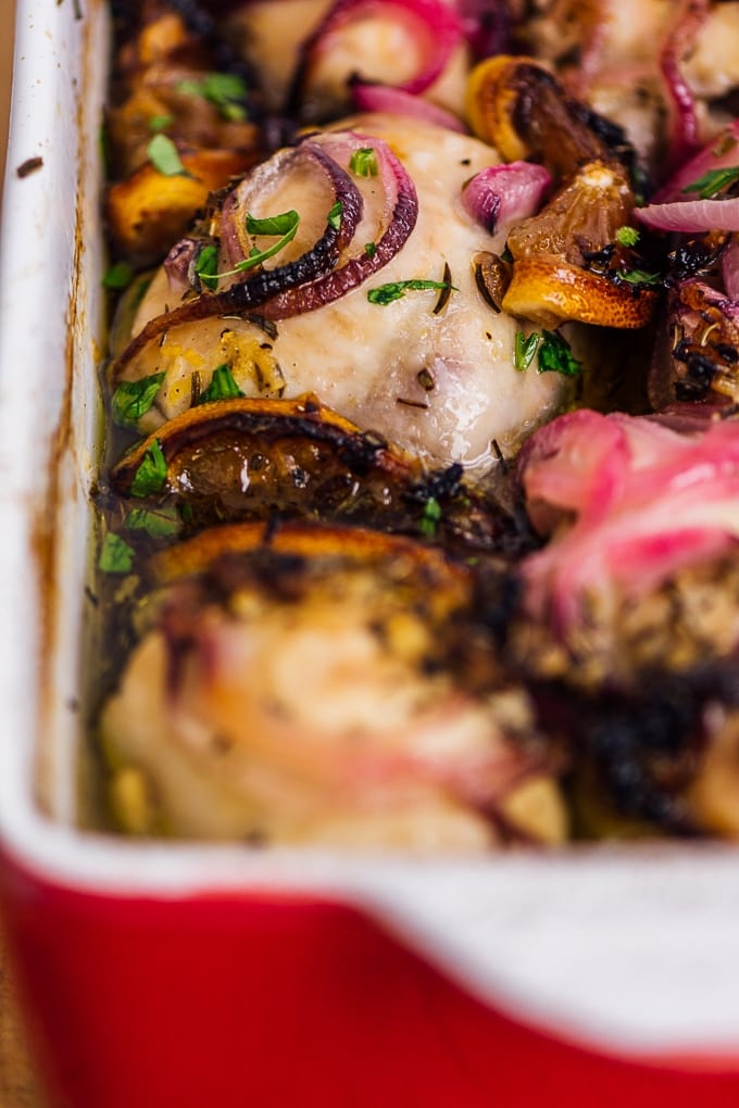 Easy Baked Lemon Chicken Thighs. Healthy and perfect meal for special occasions! #chickenrecipe #bakedchicken #healthychicken #roastedchicken 柠檬烤鸡腿配大蒜和洋葱