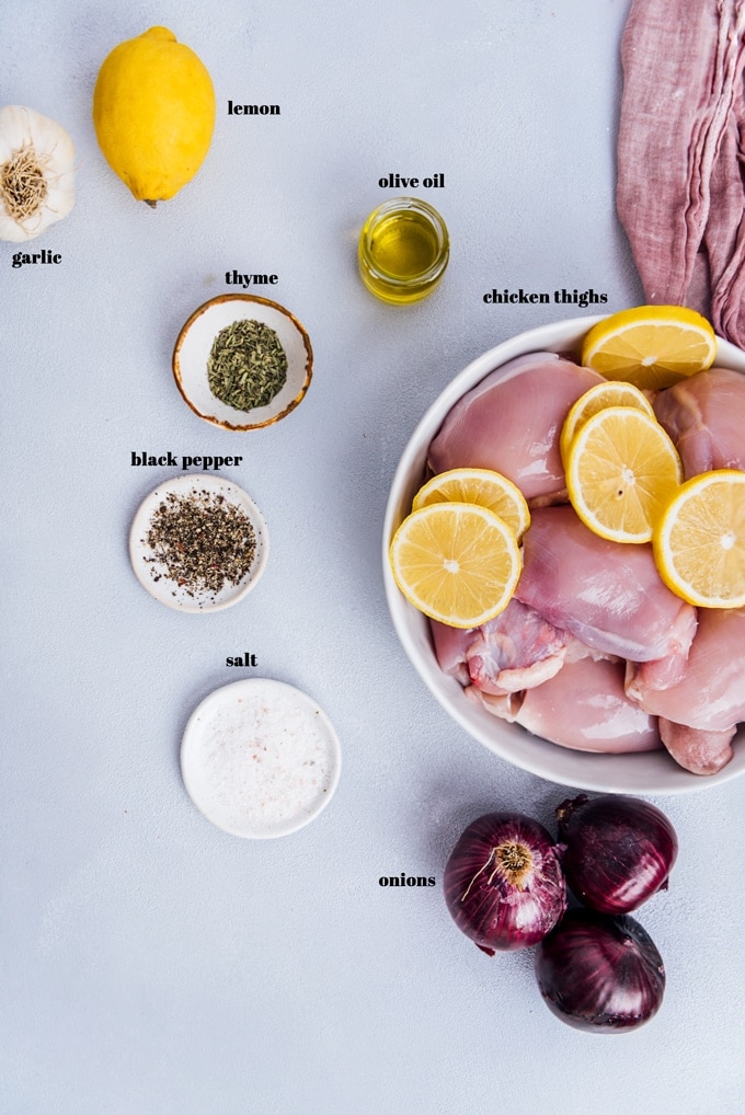 Easy Baked Lemon Chicken Thighs. Healthy and perfect meal for special occasions! #chickenrecipe #bakedchicken #healthychicken #roastedchicken 健康的柠檬烤鸡腿食谱的配料